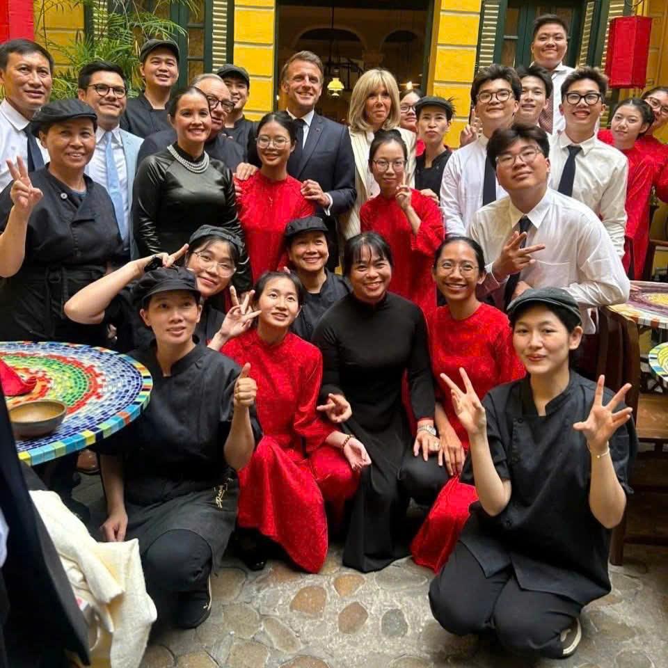 Tổng thống Pháp và Phu nhân đã dùng bữa trưa tại nhà hàng Món Việt 2